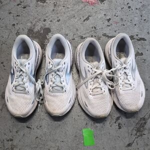 Brooks Women White Sneakers 7.5